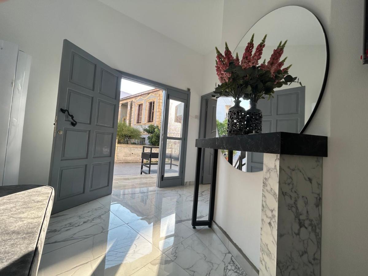 Royal Goddess Guest House, Walled City 파마구스타 외부 사진