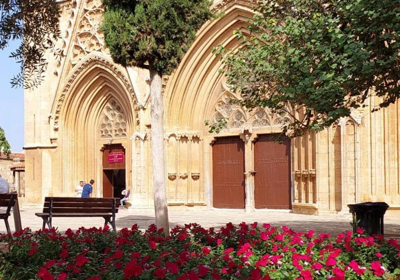 Royal Goddess Guest House, Walled City 파마구스타 외부 사진