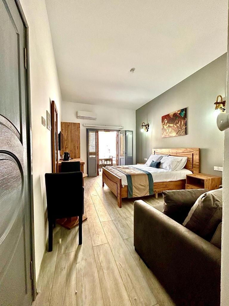 Royal Goddess Guest House, Walled City 파마구스타 외부 사진