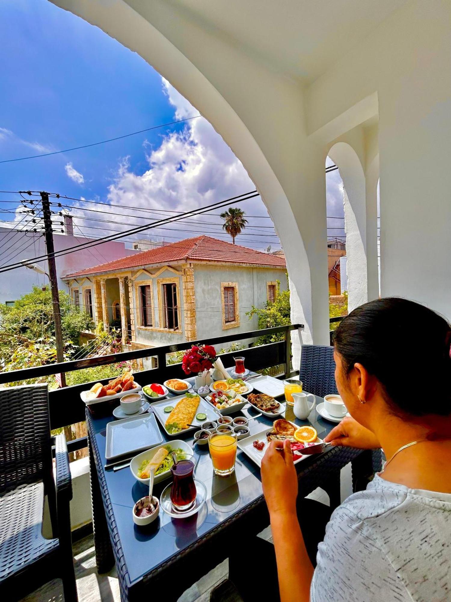 Royal Goddess Guest House, Walled City 파마구스타 외부 사진