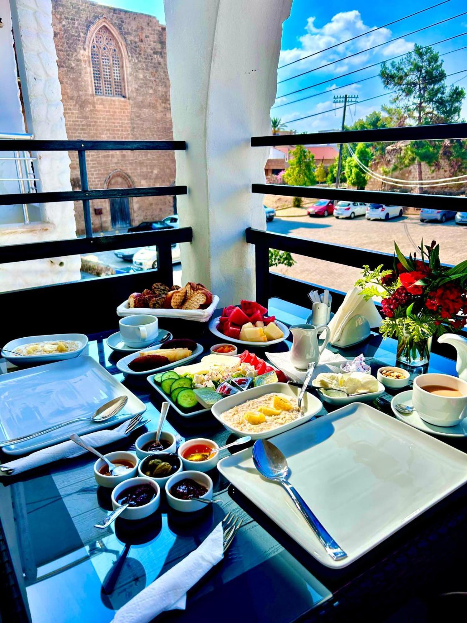 Royal Goddess Guest House, Walled City 파마구스타 외부 사진